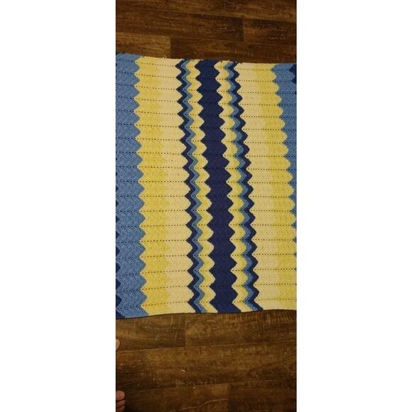 Handmade Chevron Crochet Afghan Blanket Blue Cream 45" X 70" - Picture 6 of 7
